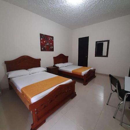 Hotel Cataluna Pereira Extérieur photo