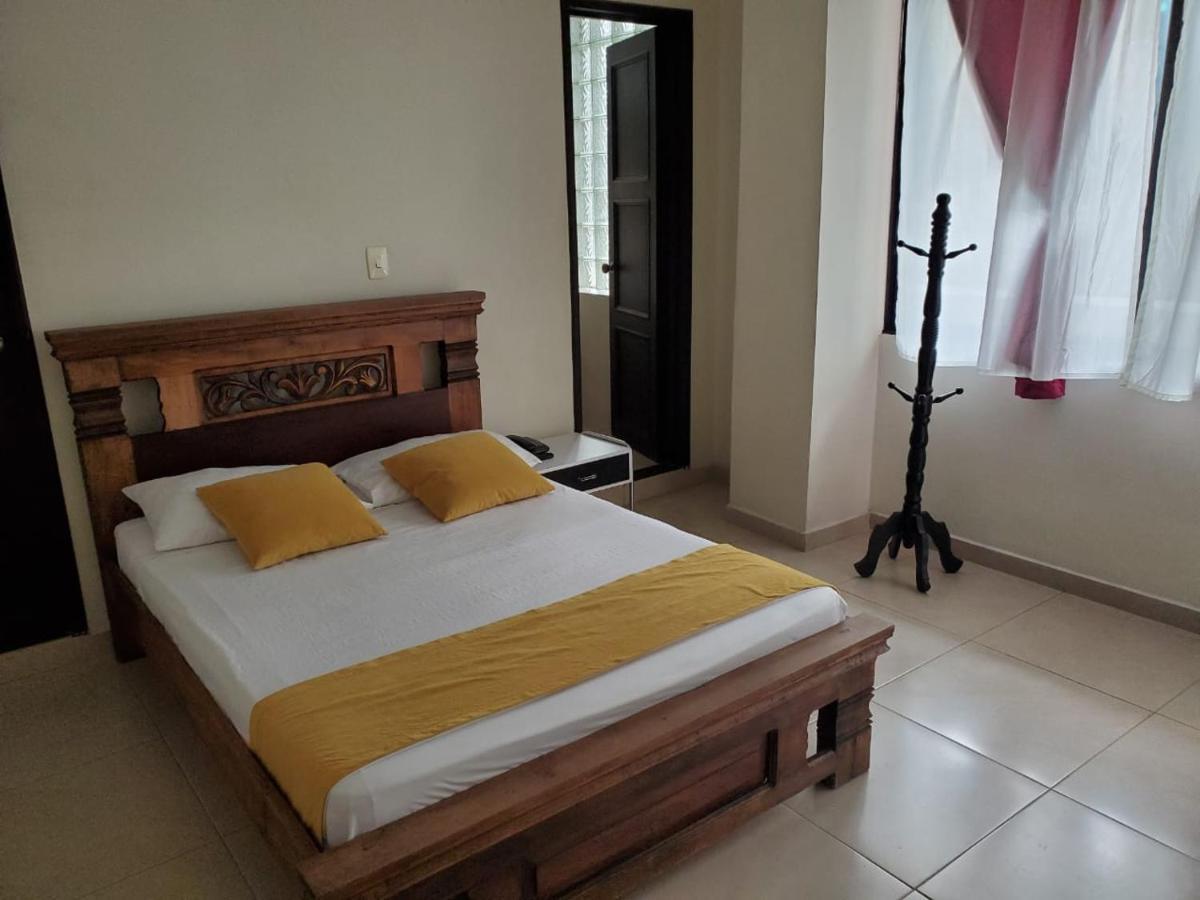 Hotel Cataluna Pereira Extérieur photo