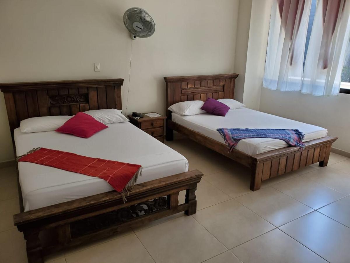 Hotel Cataluna Pereira Extérieur photo