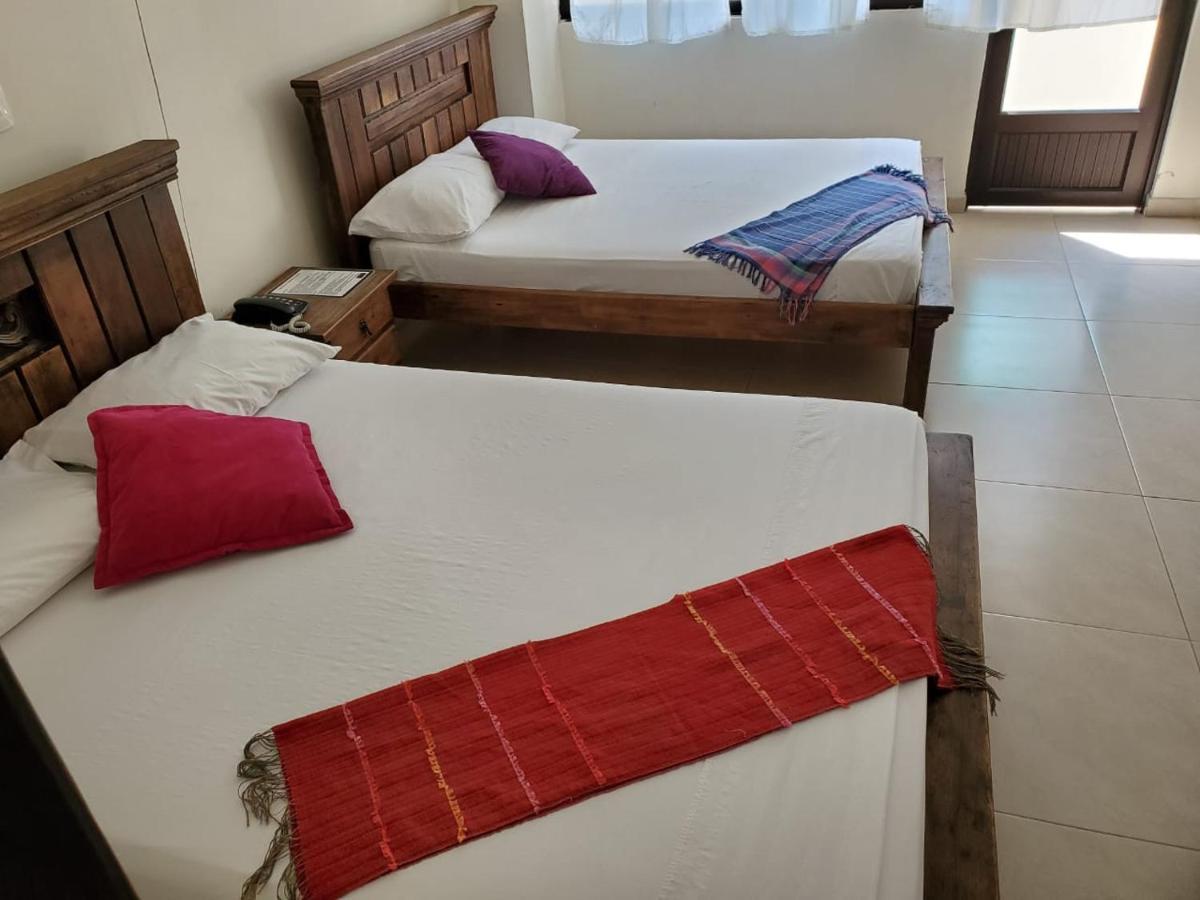 Hotel Cataluna Pereira Extérieur photo