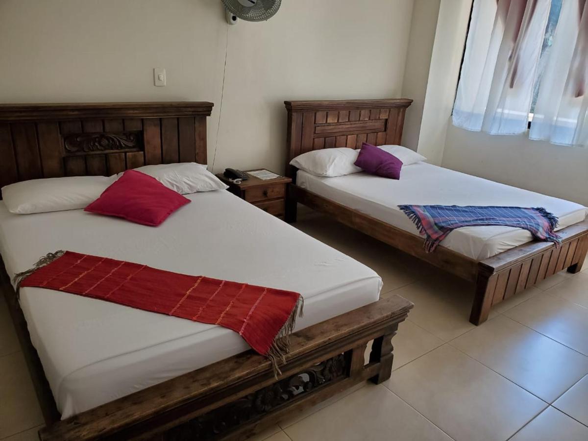 Hotel Cataluna Pereira Extérieur photo