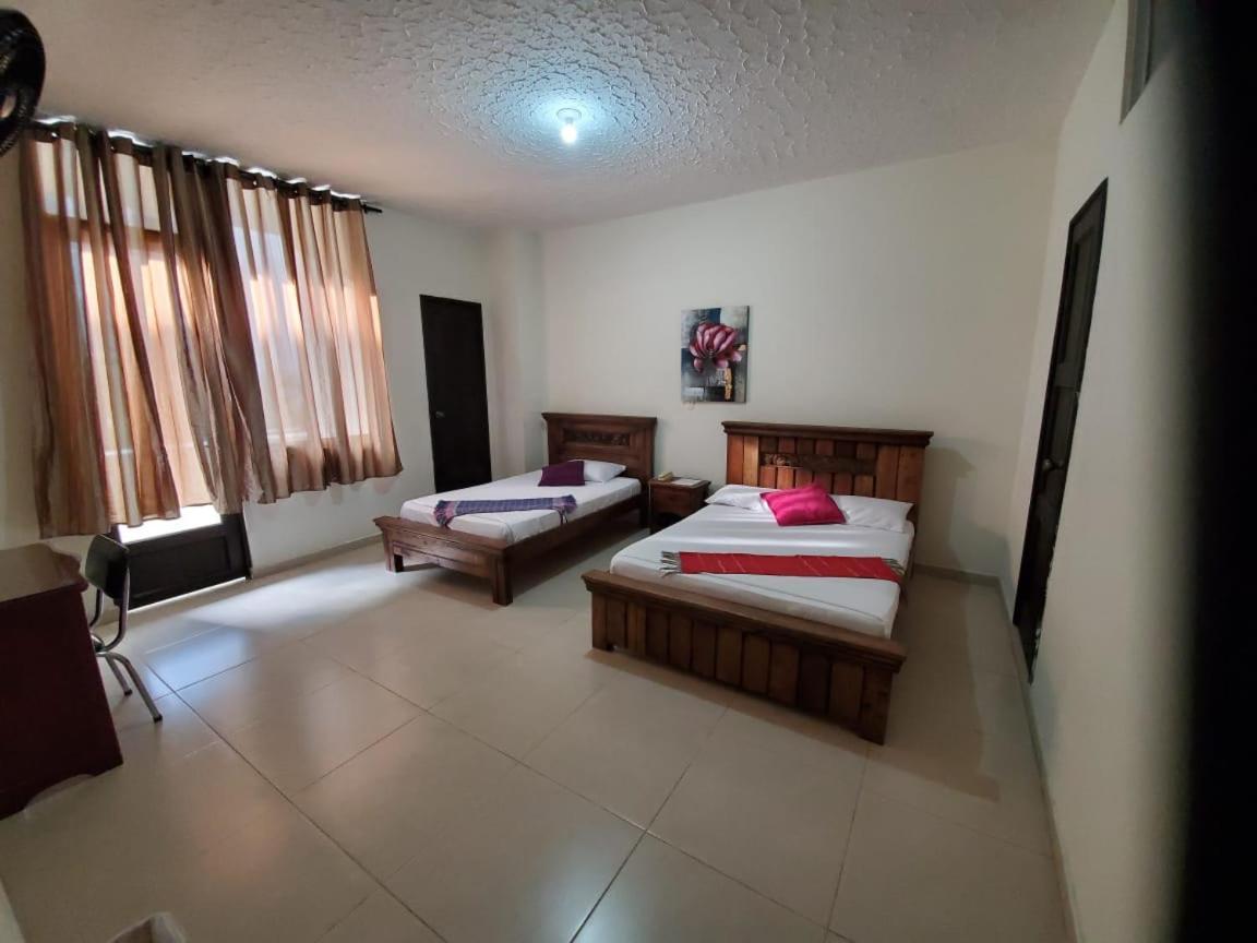 Hotel Cataluna Pereira Extérieur photo