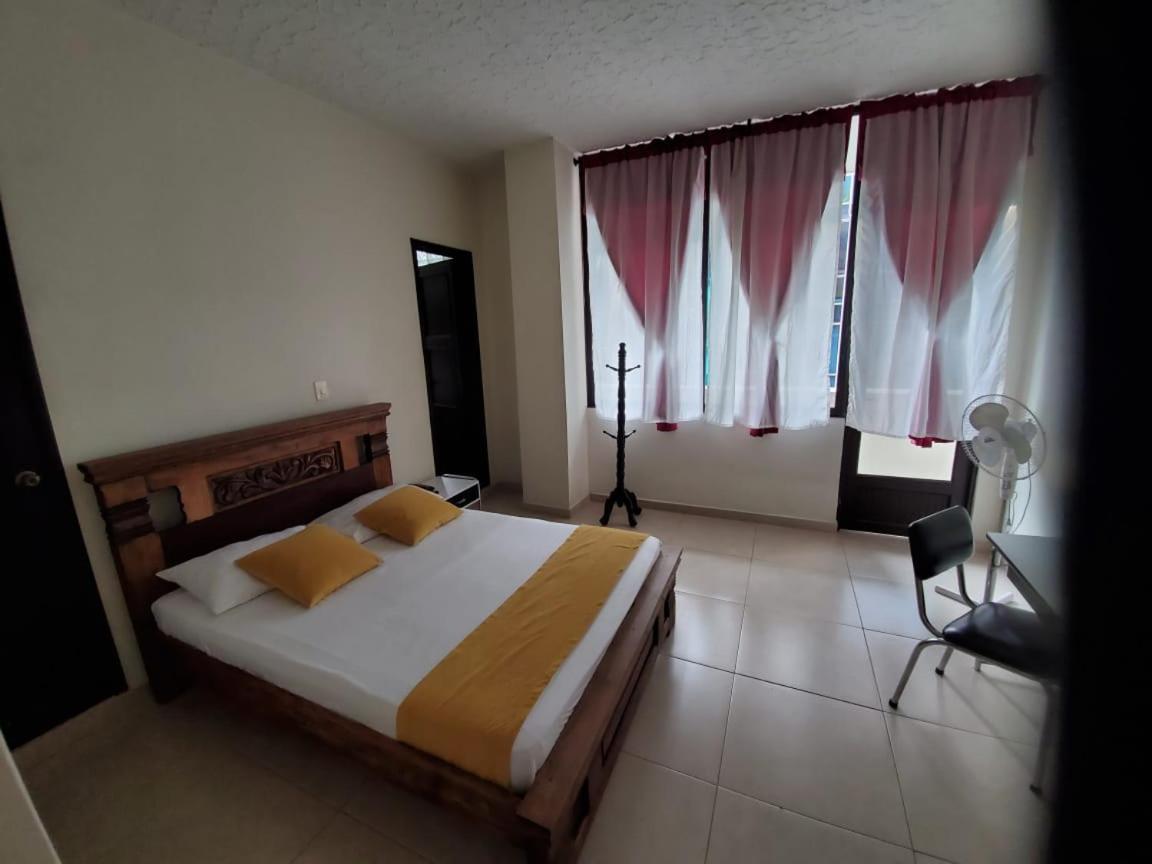 Hotel Cataluna Pereira Extérieur photo