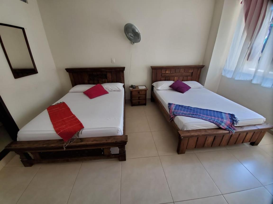 Hotel Cataluna Pereira Extérieur photo