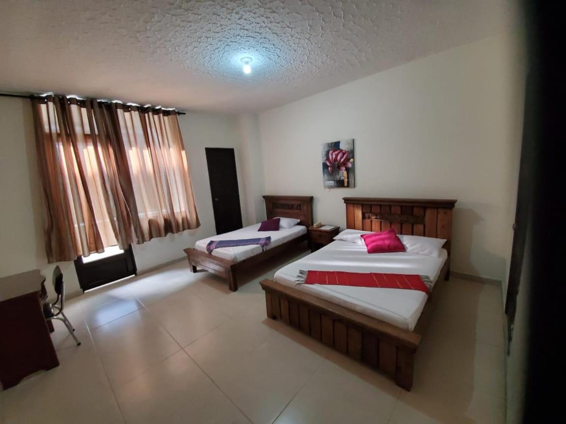Hotel Cataluna Pereira Extérieur photo
