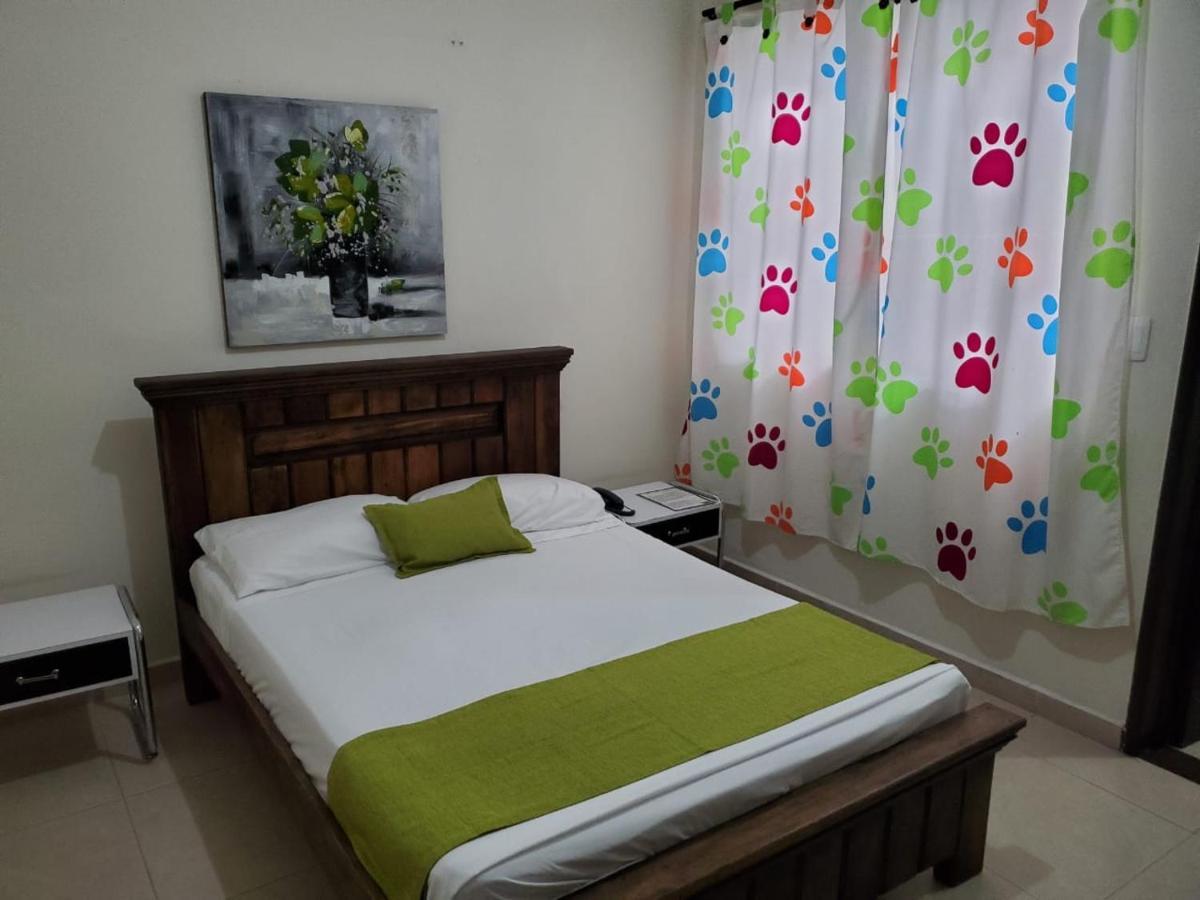 Hotel Cataluna Pereira Extérieur photo