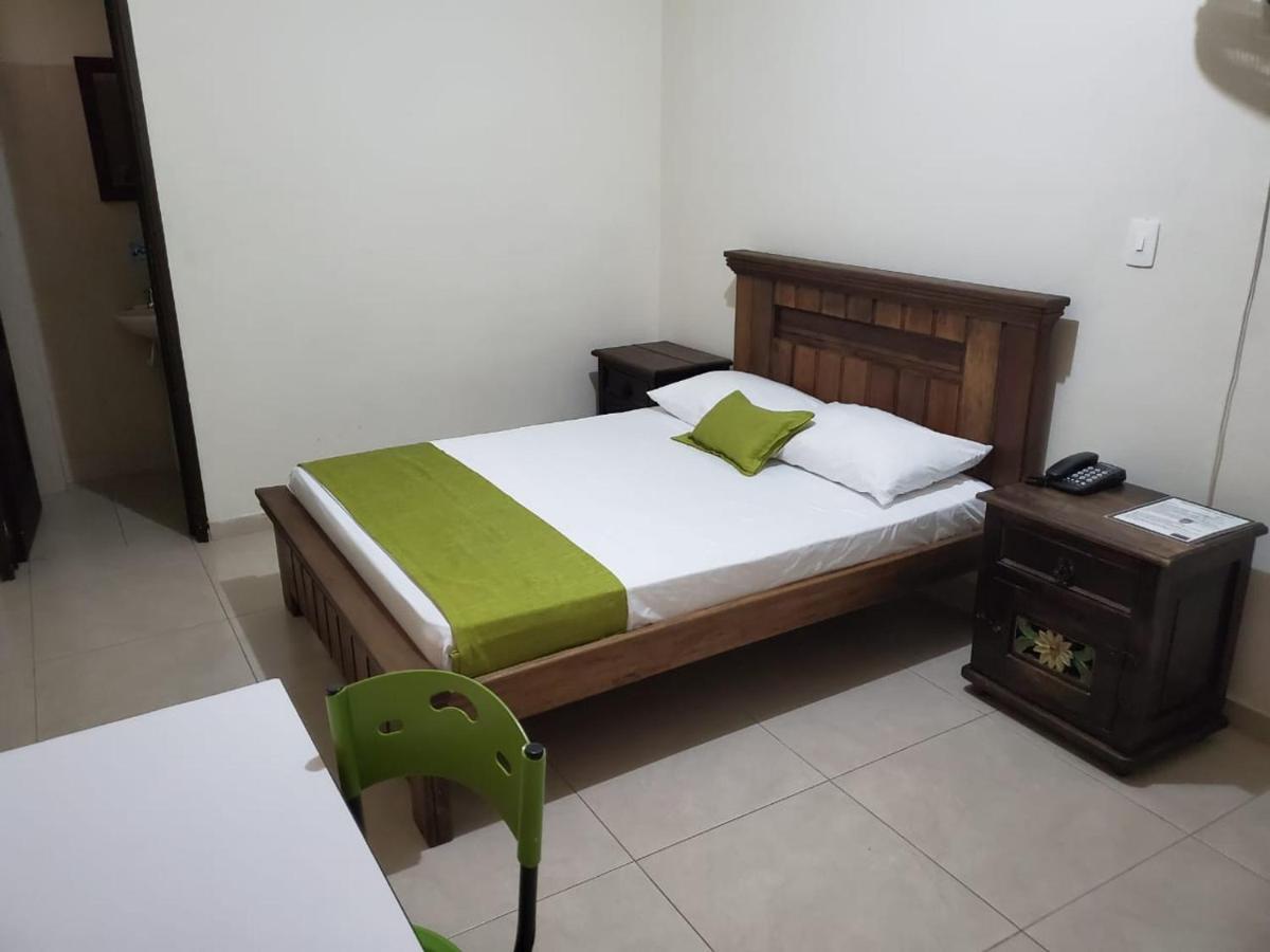 Hotel Cataluna Pereira Extérieur photo