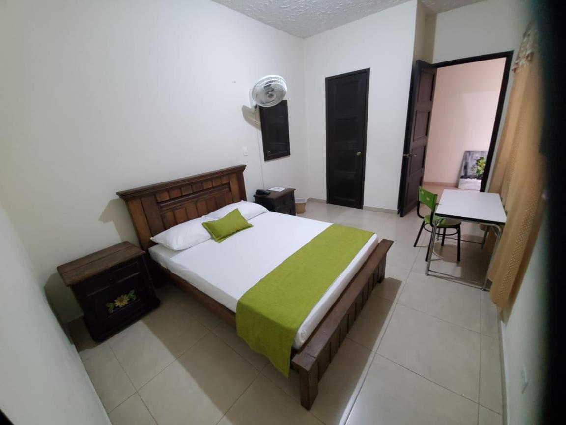 Hotel Cataluna Pereira Extérieur photo