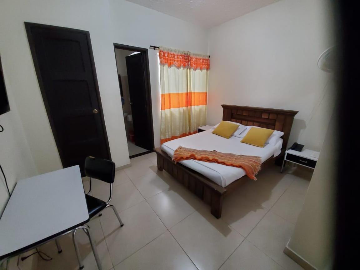 Hotel Cataluna Pereira Extérieur photo