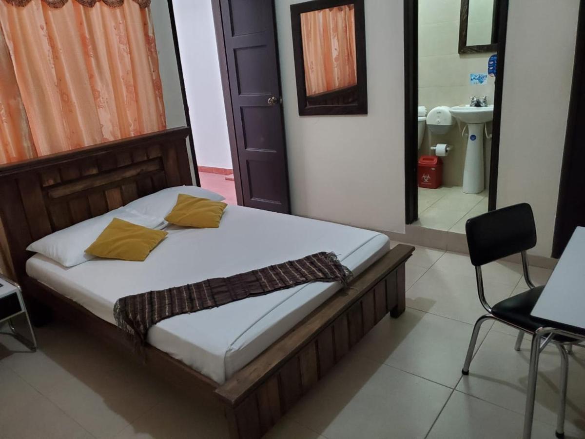 Hotel Cataluna Pereira Extérieur photo