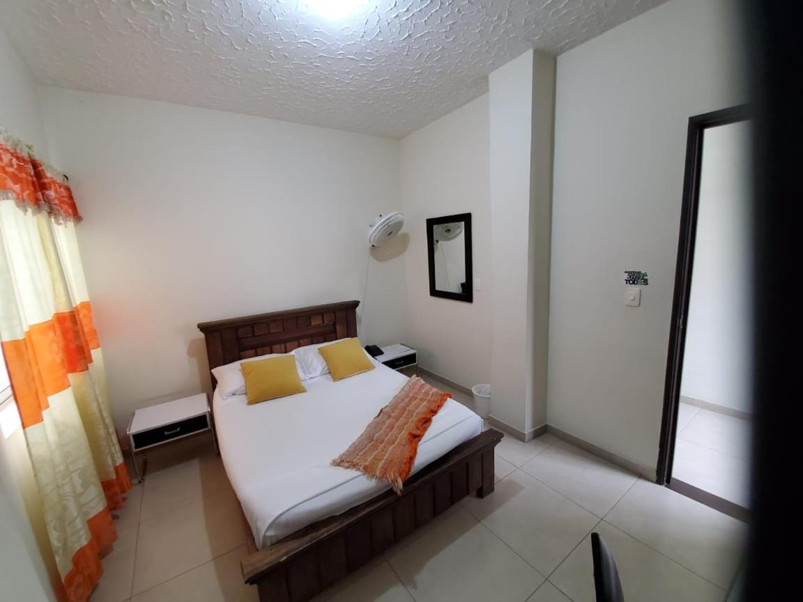 Hotel Cataluna Pereira Extérieur photo