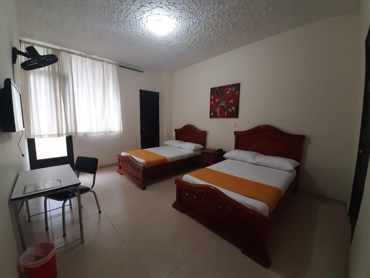 Hotel Cataluna Pereira Extérieur photo
