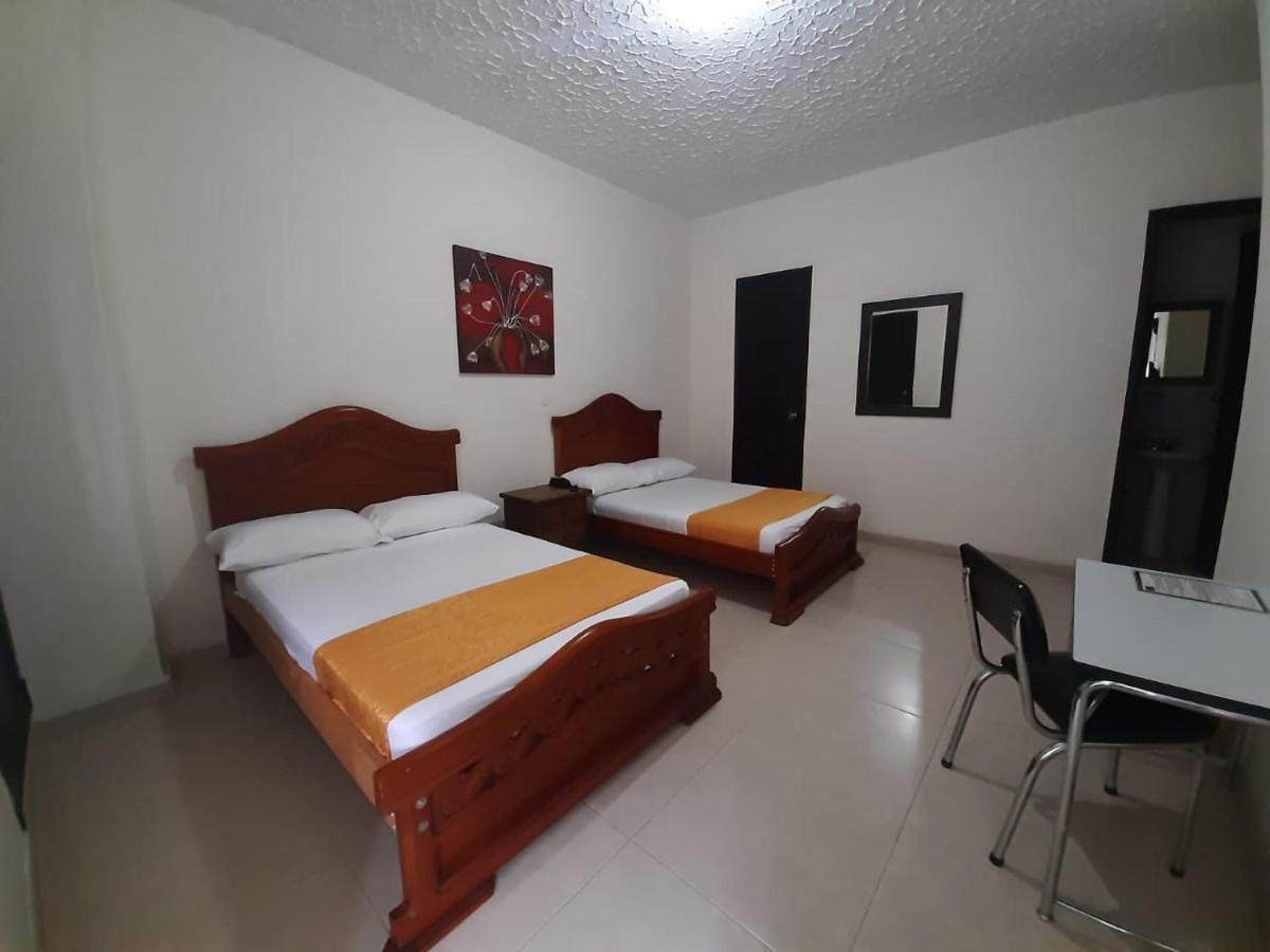 Hotel Cataluna Pereira Extérieur photo